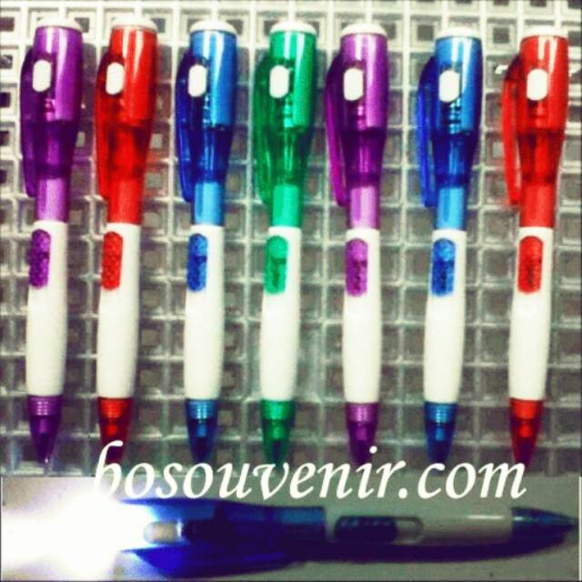 

Souvenir pernikahan pulpen senter