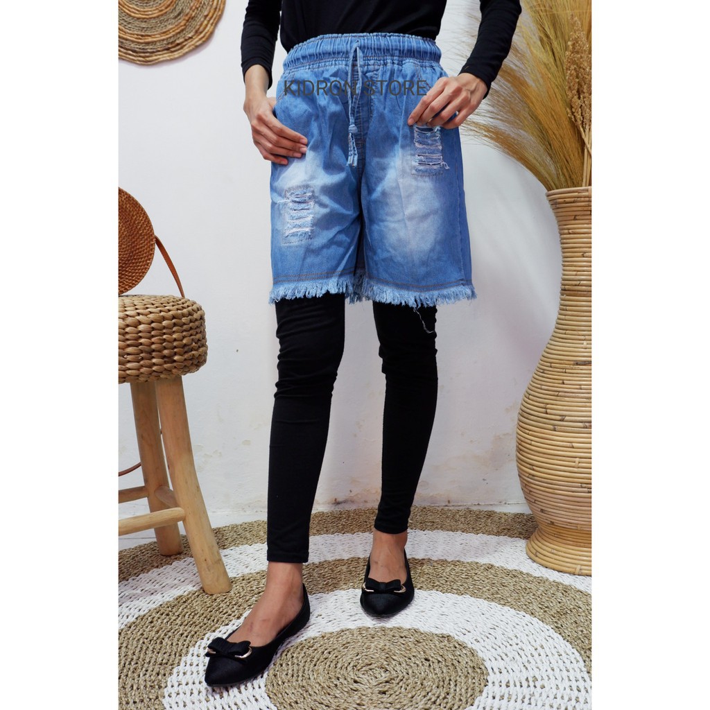 WIKS HOTPANTS JUMBO Jeans Celana Pendek Wanita Rubber Waist Sobek Rawis Bahan Jeans Wash HOT PANTS