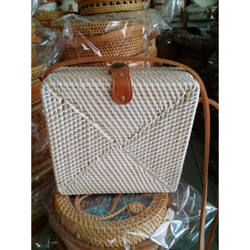 Tas rotan Kotak Sintetis