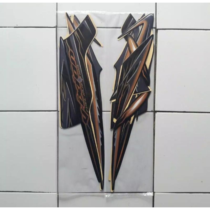 sticker striping lis body motor vixion old 2010 hitam gold