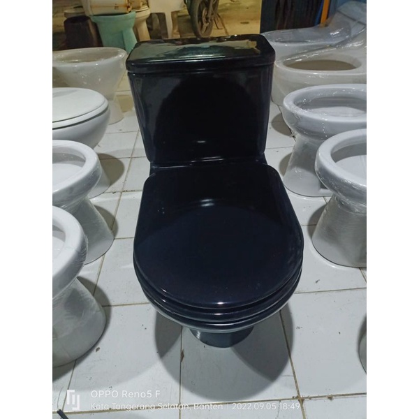 CLOSET DUDUK TOTO OMNI HITAM