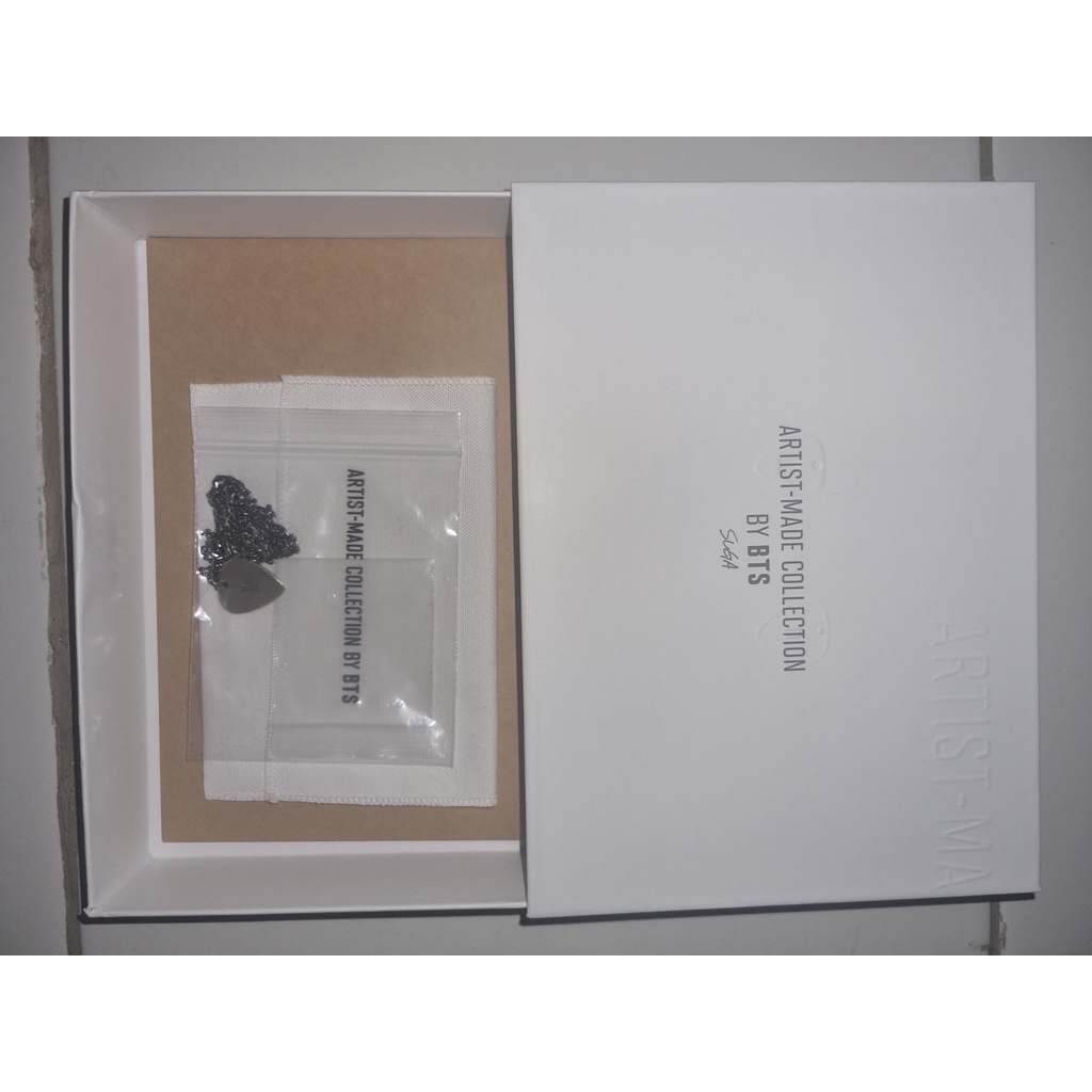 [READY STOCK] BTS OFFICIAL MERCH GUITAR PICK NECKLACE SUGA | KALUNG SUGA FULLSET SILVER