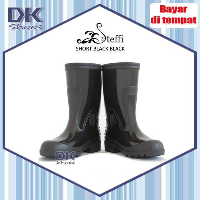 Steffi Boots Pendek 26-27 / Sepatu Karet Boot Tahan Air / Sepatu Kerja Proyek Bangunan