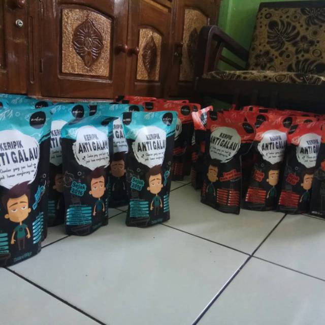 

Cemilan murah! Keripik anti galau