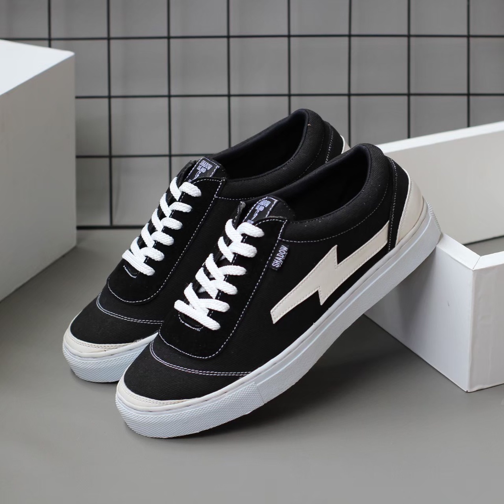 Sepatu Casual Pria _ Sepatu Sneakers Pria Kanvas Hitam Navy Original Kekinian Terbaru Gaya Muda Terlaris Sekolah Kuliah Kerja