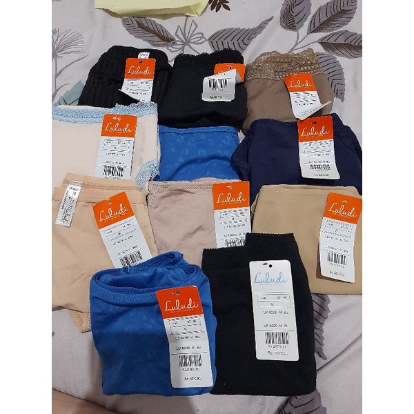 paket celana dalam wacoal M