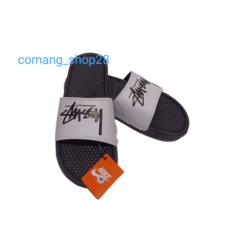 Sandal Sendal Slop Selop Slip On Slide Pria Wanita Cowok Cewek Laki Laki Casual Kekinian Murah NK Stussy Hitam Putih