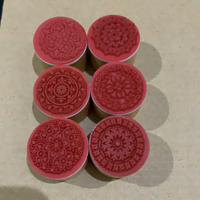 

Stempel karet aneka bentuk