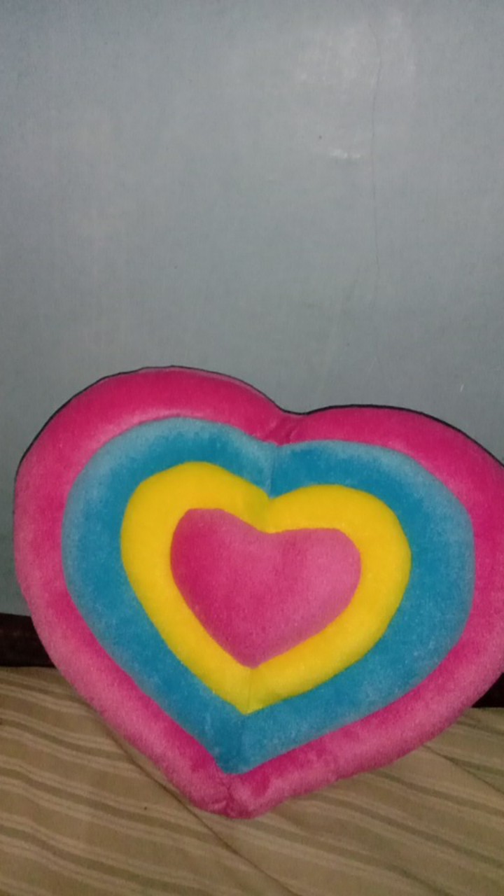 Bantal Love Pelangi