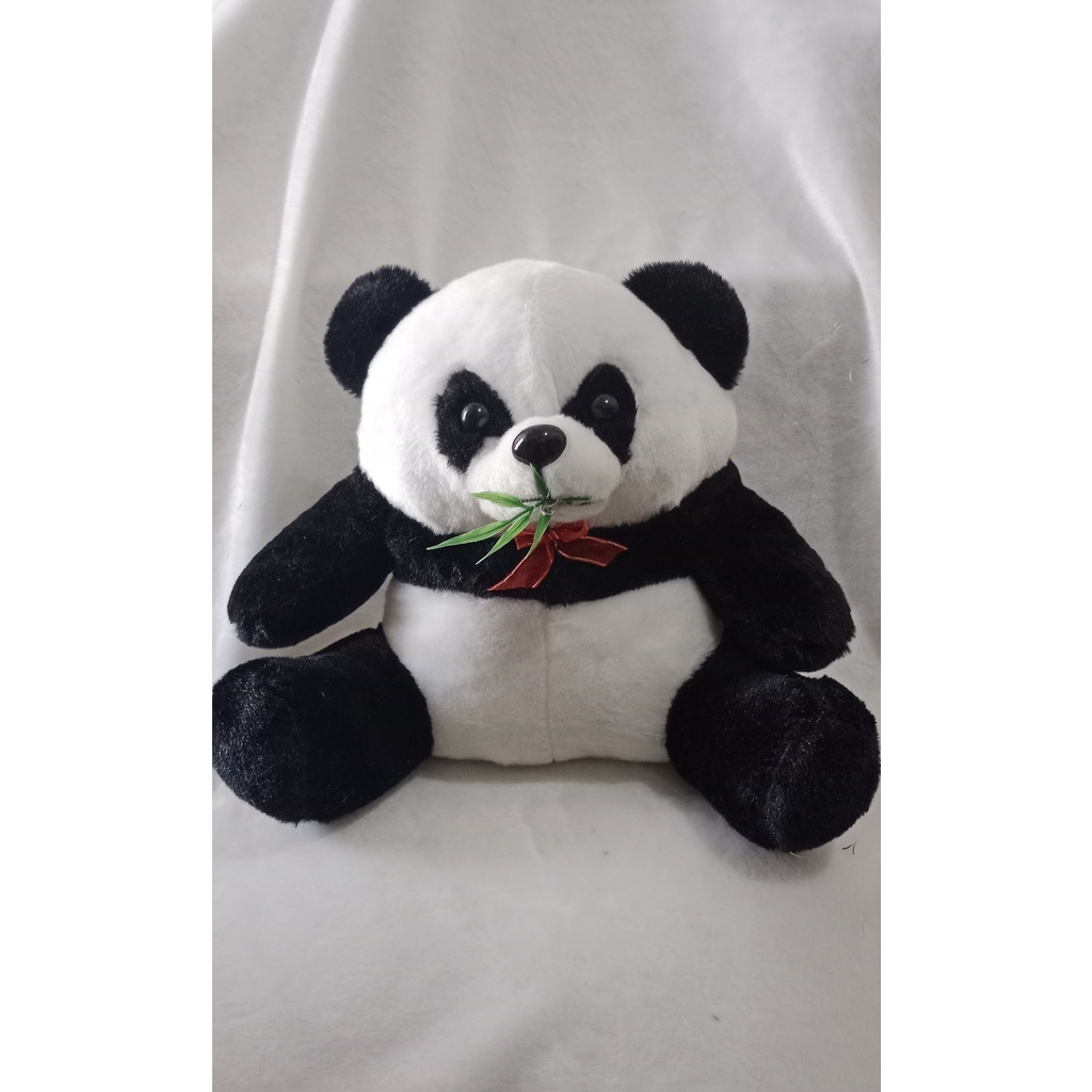 Boneka panda cina rumput pita