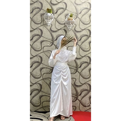 dres putih serut wanita