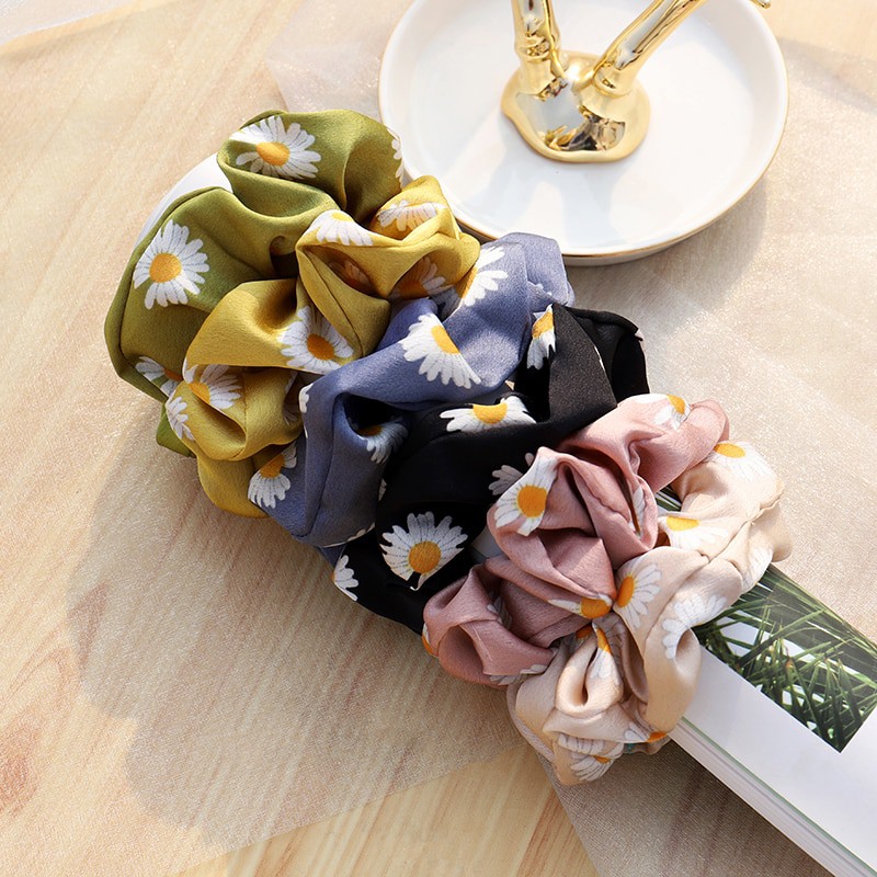OVERFLOWS.ID ✿ Scrunchie Ikat Rambut Cepol Korea Lucu Satin Bunga Daisy Import