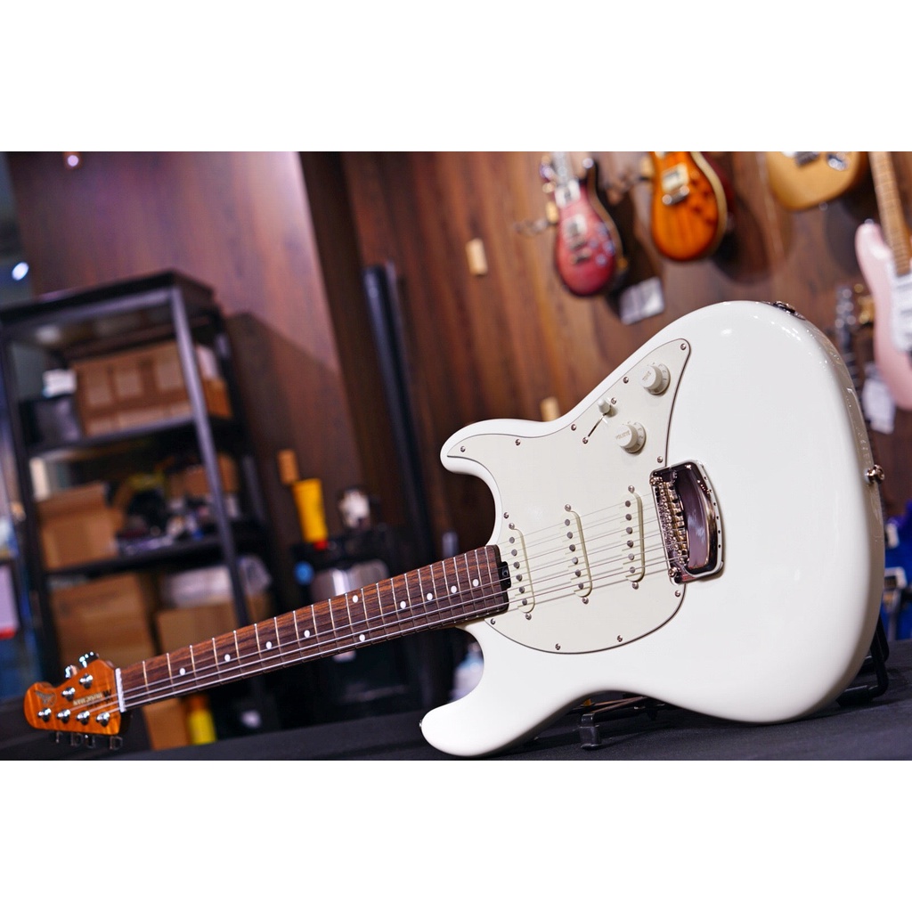 Ernie Ball Music Man Cutlass RS - Ivory White G97460