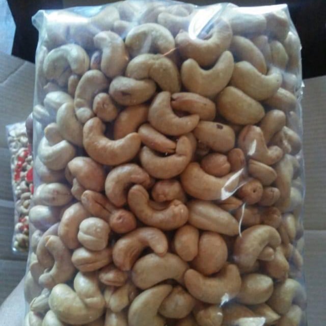 

Kacang mete/mede mentah