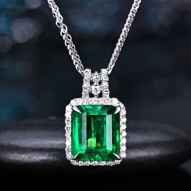 [Ready Stock]Fashion New Emerald Square Diamond Pendant Luxury Diamond Necklace