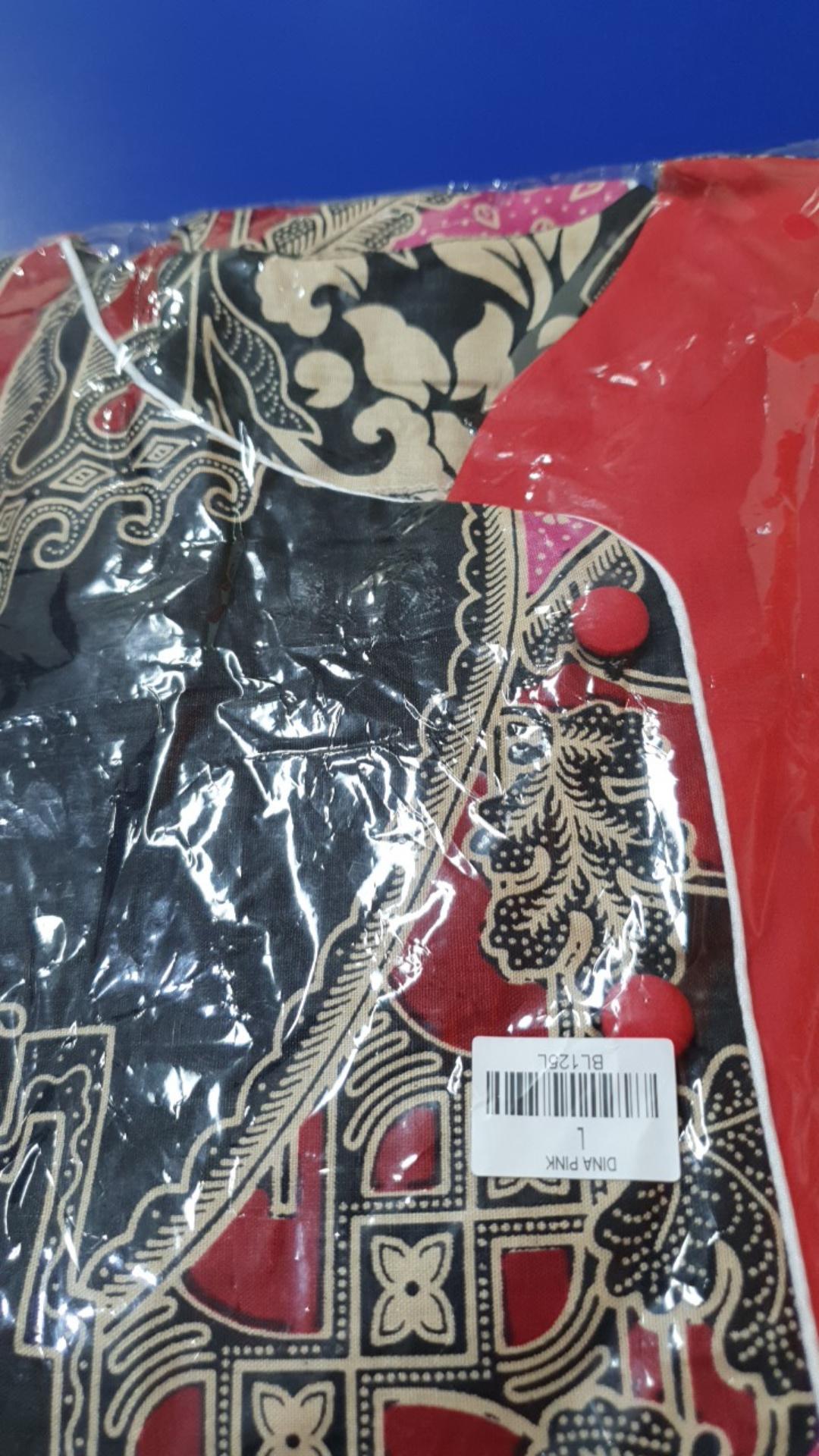 Batik Wanita Atasan Blouse Modern 2 Warna Merah Dan Hijau Kombimasi Hitam Berlengan 7/8 .