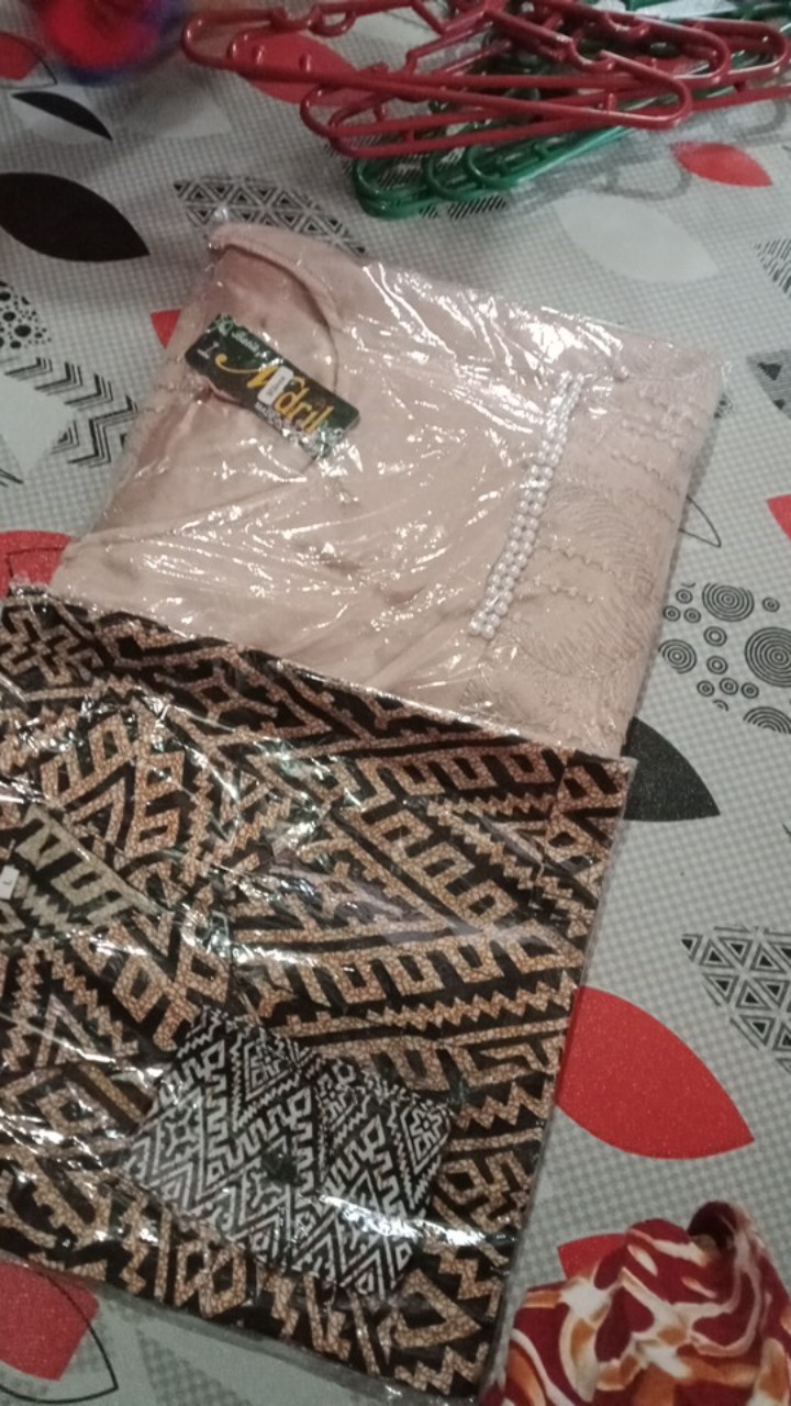 Ada Anak Cowok-couple Batik Olivia Free Selendang Bahan Katun Halus Mix Brokat Tulle Mutiara