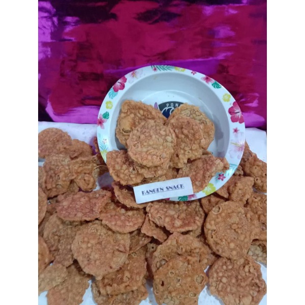 

KERIPIK TEMPE TEPUNG PEDAS KRISPY 500GRAM