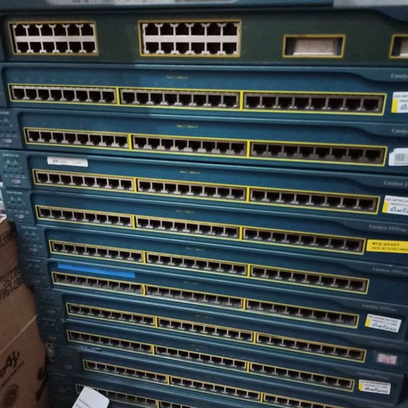 Switch Cisco Manageable Catalyst 2950 Series - 24 port Fast Ethernet
