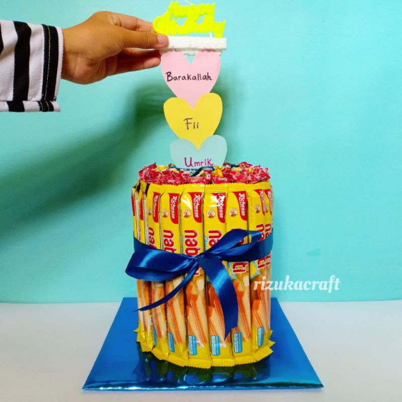 

Kue tart snack dengan kartu ucapan panjang / Snack tart Kode 01