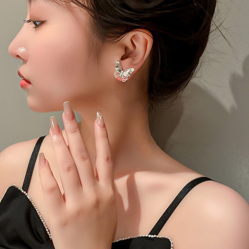 Versi Korea Ringan Mewah925 Perak Jarum Kupu-Kupu Berongga Keluar Fashion Stud Anting COCOJEWELRY