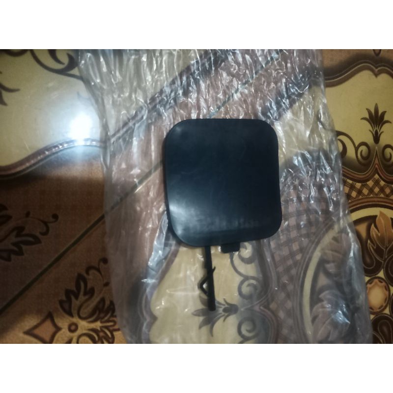 Tutup Towing bumper depan avanza xenia 2005 2010 52127-Bz120