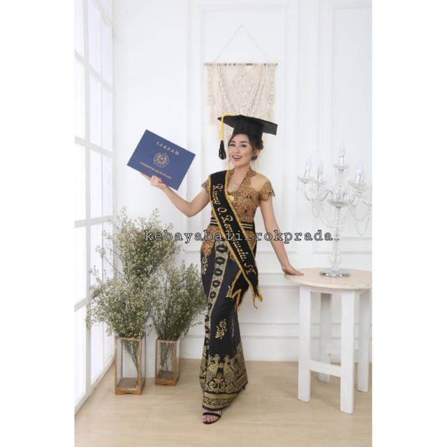 Set kebaya wisuda