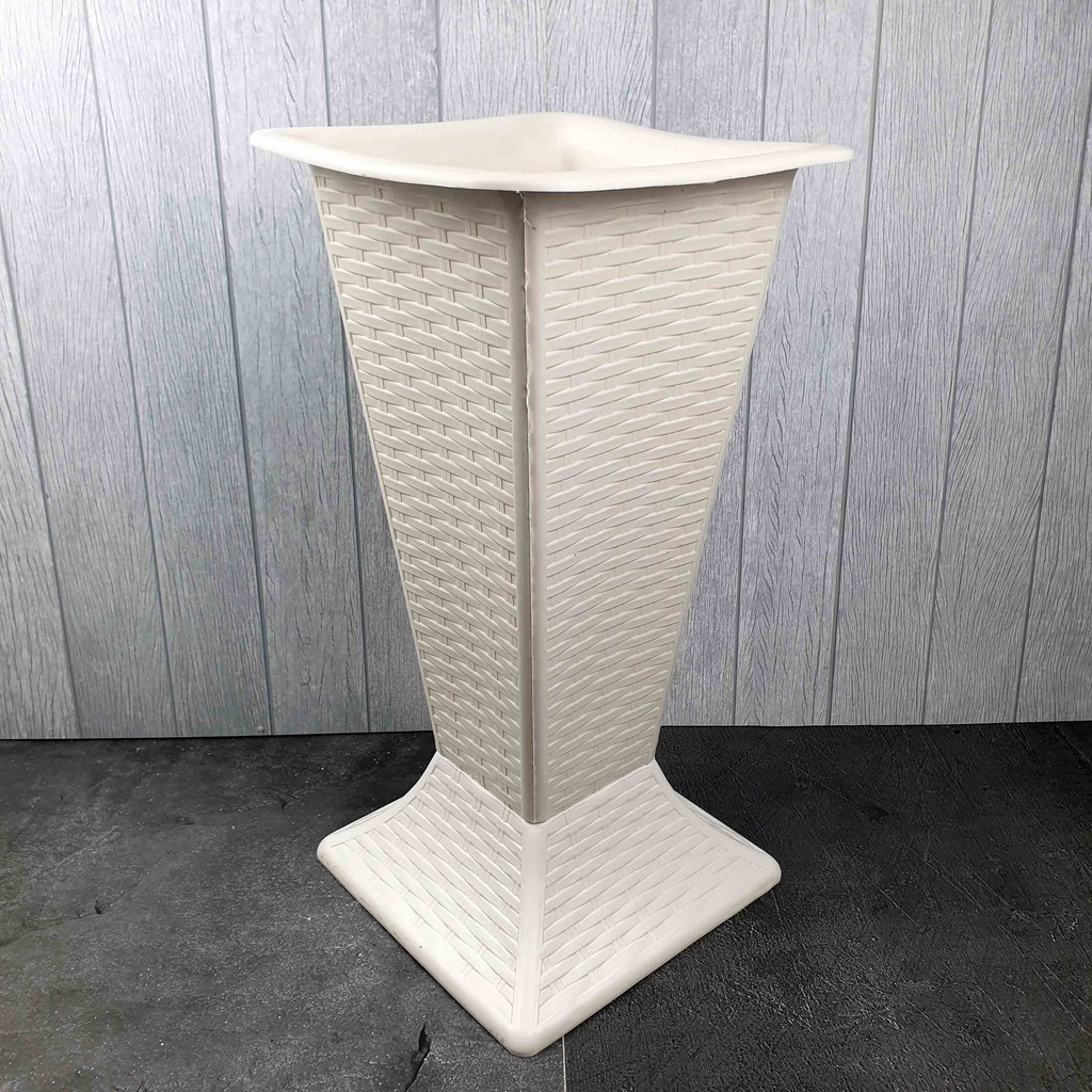 Vas Plastik Prisma tinggi 45 cm/ Pot Bunga/ Vas Putih