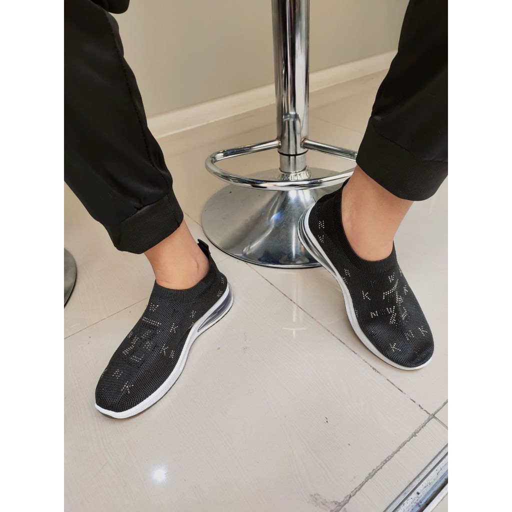 (1 KG MUAT 2PCS) T1002 Sepatu Sneakers Wanita Cantik Import-3