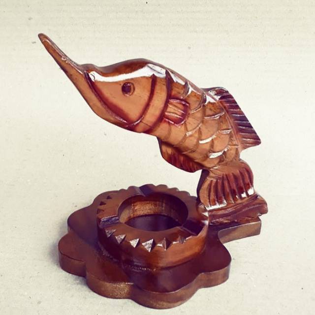 ASBAK MOTIF IKAN ARWANA (17x14x16 cm)