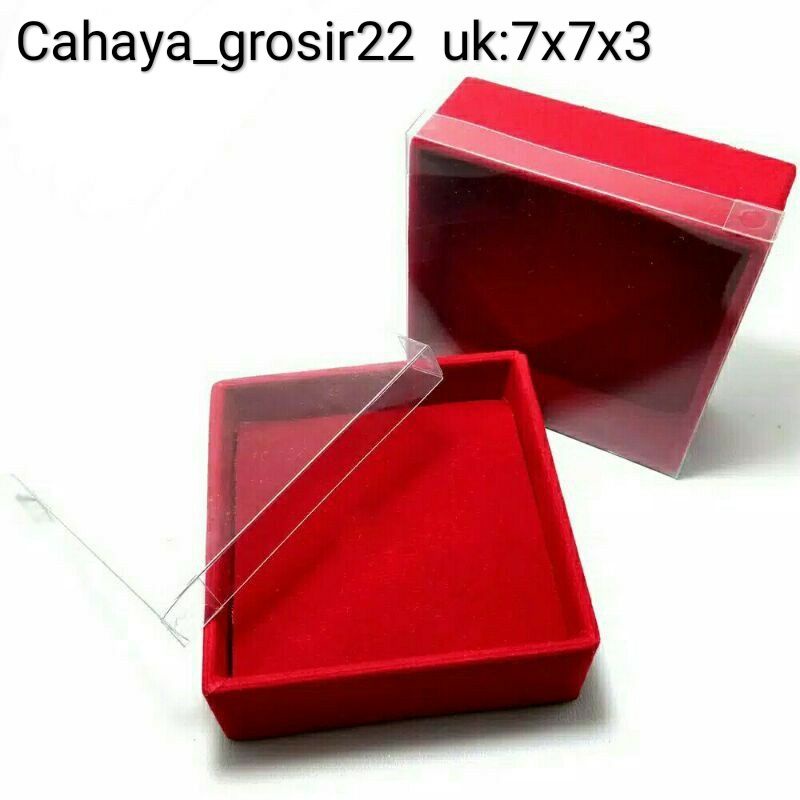

Grosir pesanan kotak box gelang perhiasan 7x7 box bludru