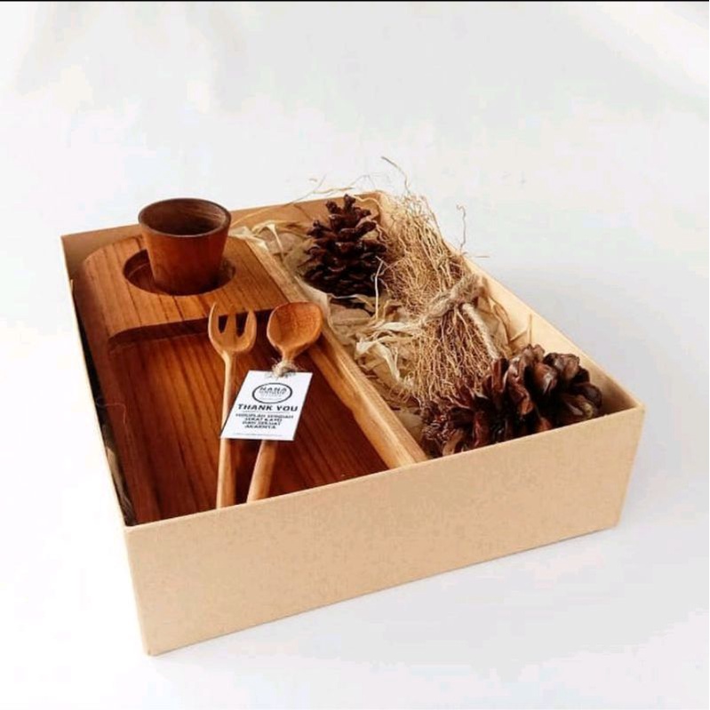 

Hampers Parcel Kado Ulang Tahun Pernikahan Wedding Valentine Gift BH