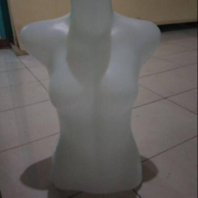 Patung manekin setengah badan cewek Shopee Indonesia Patung manekin setengah badan cewek Shopee Indonesia