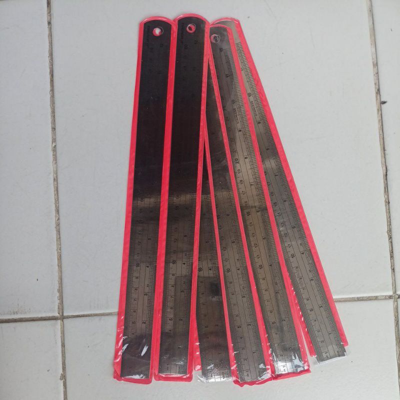 

Penggaris Besi Stainless Steel 30 CM Montana