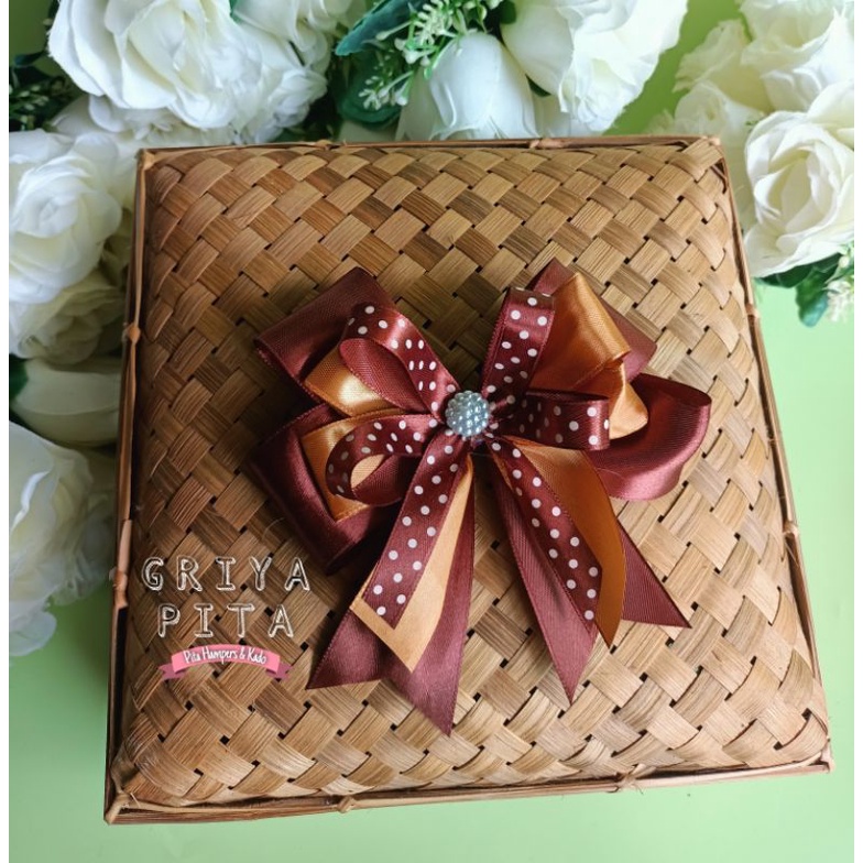 

Pita Hampers Polkadot Coklat