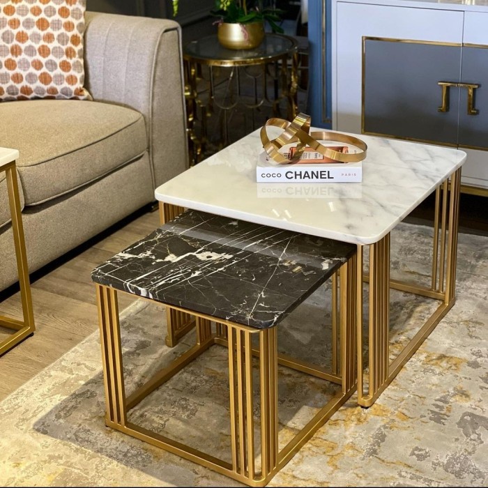 Meja Tamu Top Marmer Hitam Mix Putih Kaki Besi Gold
