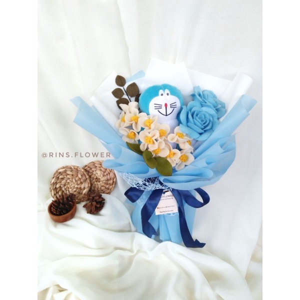 Buket Boneka Doraemon / Bunga Wisuda / Kado Unik