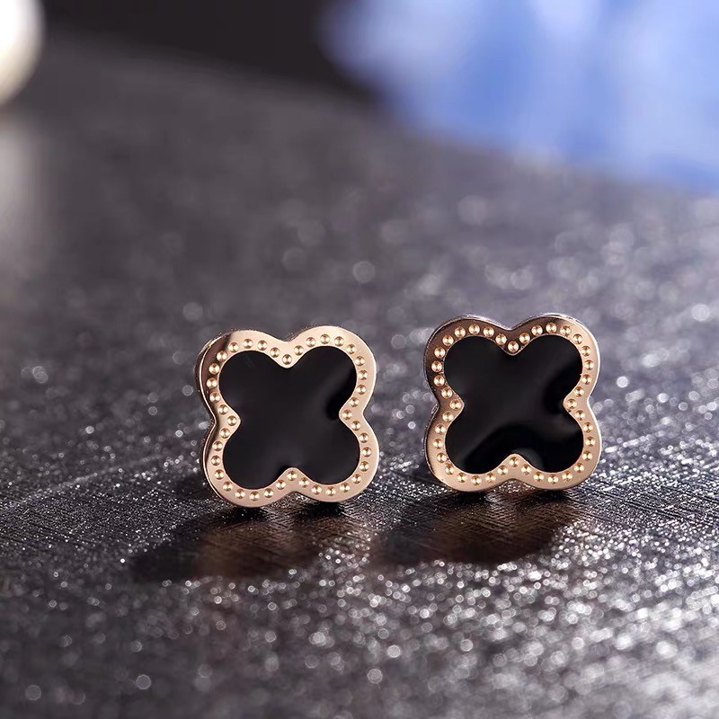 Anting Bahan titanium steel Warna rose gold Bentuk Daun clover