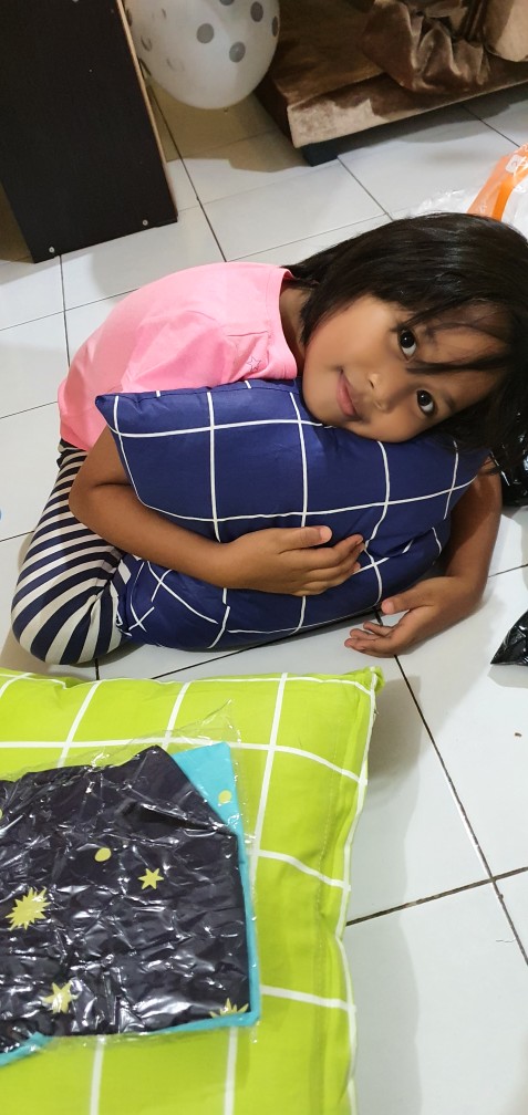 Slide 2. Bantal Kursi Ukuran 45*45cm 50rb Dan 40*40cm 45rb (harga Sudah Termasuk Bantal Dan Sarung)