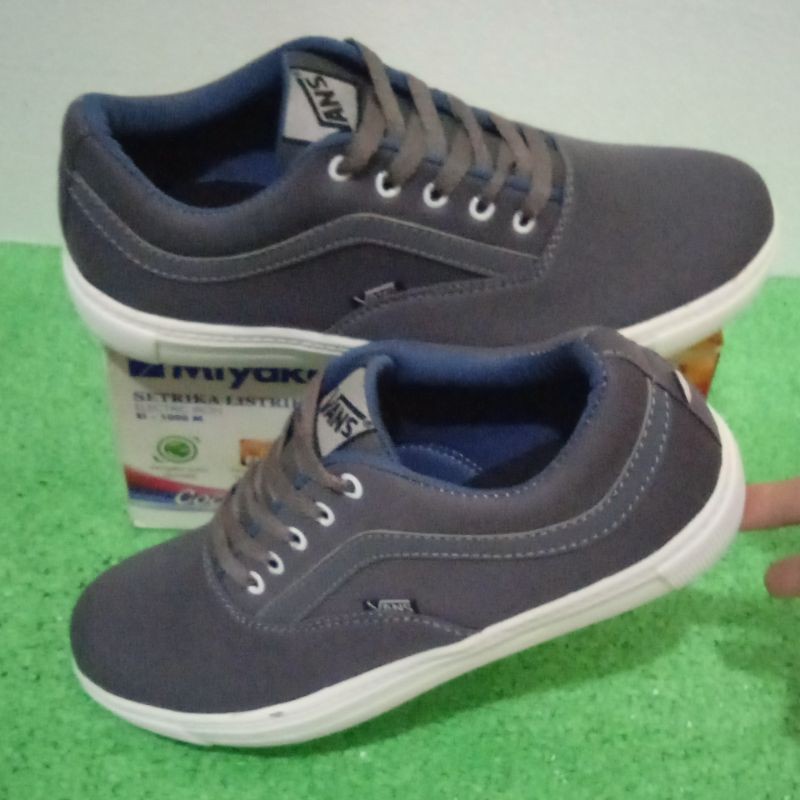 Sepatu Vans Sepatu Sneaker kets casual Pria terbaru Murah