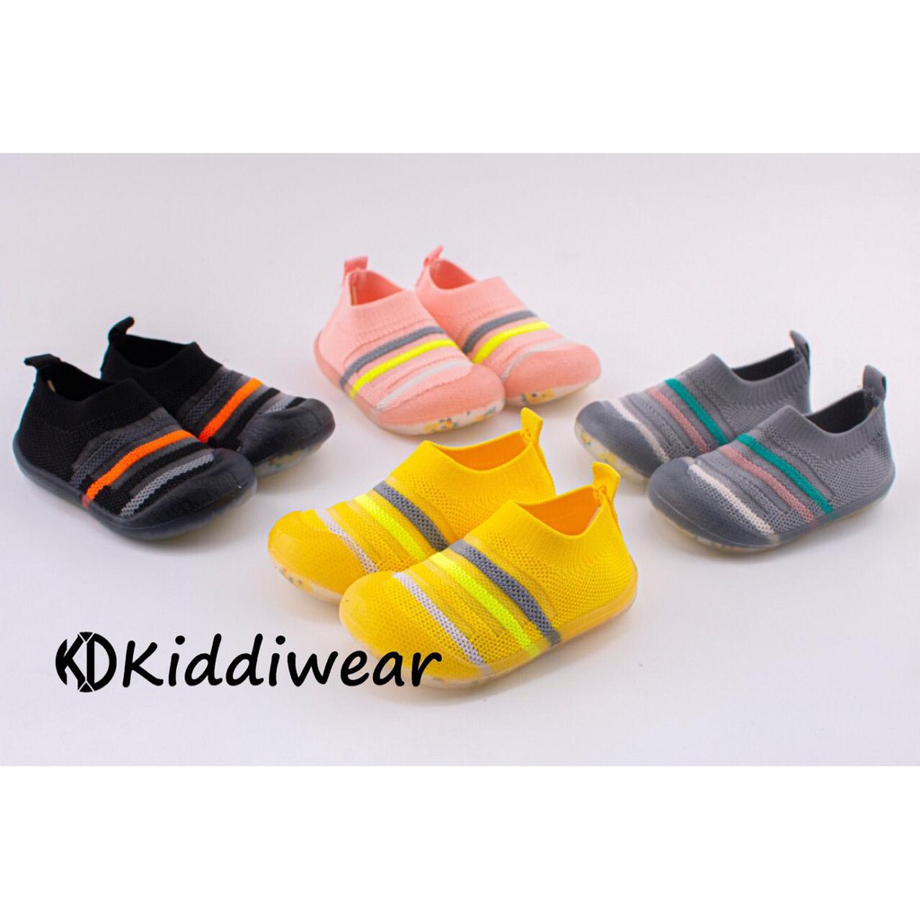 (Kiddiwear) Sepatu sneakers anak MBK57