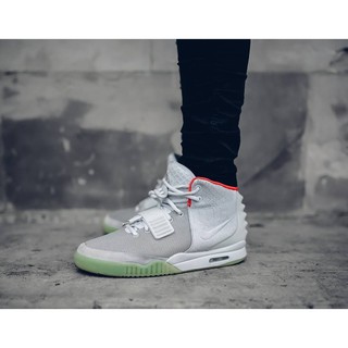 nike-air-yeezy-ii-wolf-grey-pure-platinum
