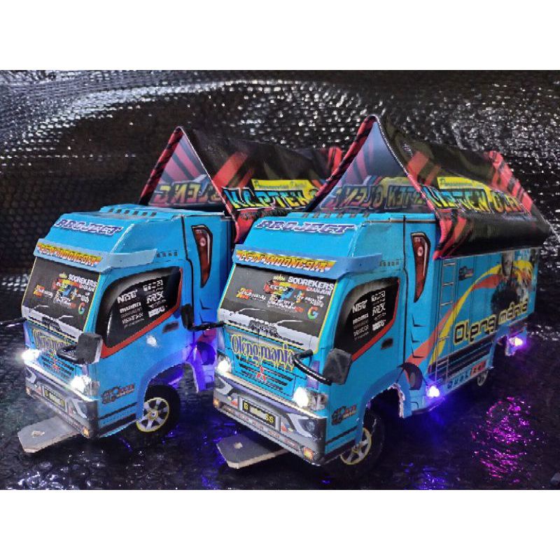 miniatur truck oleng BISA CUSTOM FOTO DAN NAMA DI PINTU BELAKANG