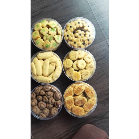 

kue kering lebaran/ kue kotak imlek tahun baru