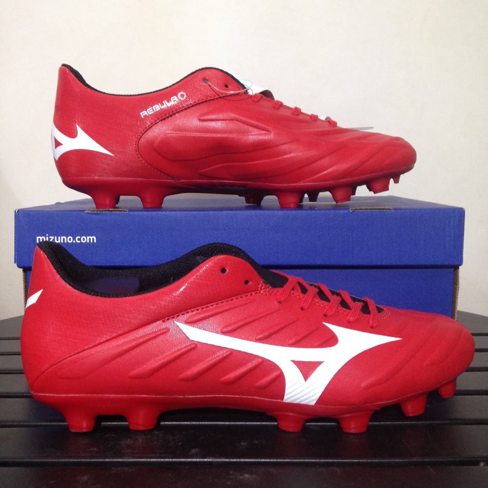 sepatu bola mizuno