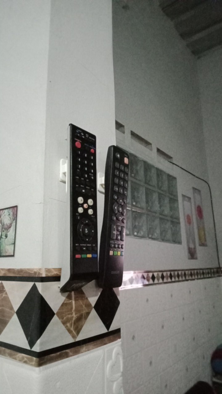 Gantungan Holder Remote Tv Dvd Ac Serbaguna Hook Set 2pcs Tempel Dinding Import