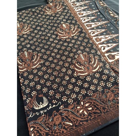 Lebih Bergaya Dengan Sarung Batik Lar Gurda Ekslusif