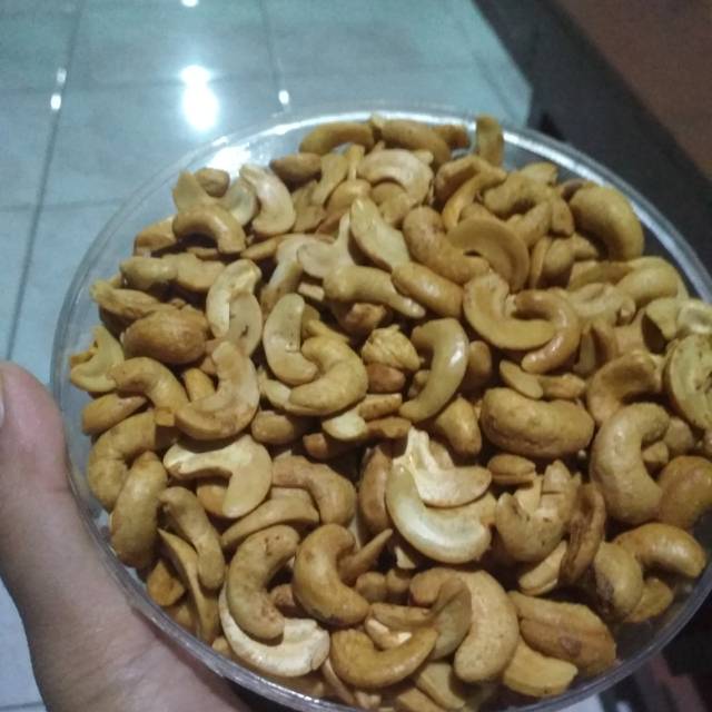 

Kacang mete belah