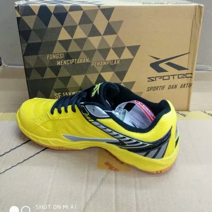 Sepatu badminton Merk Spotec Max score