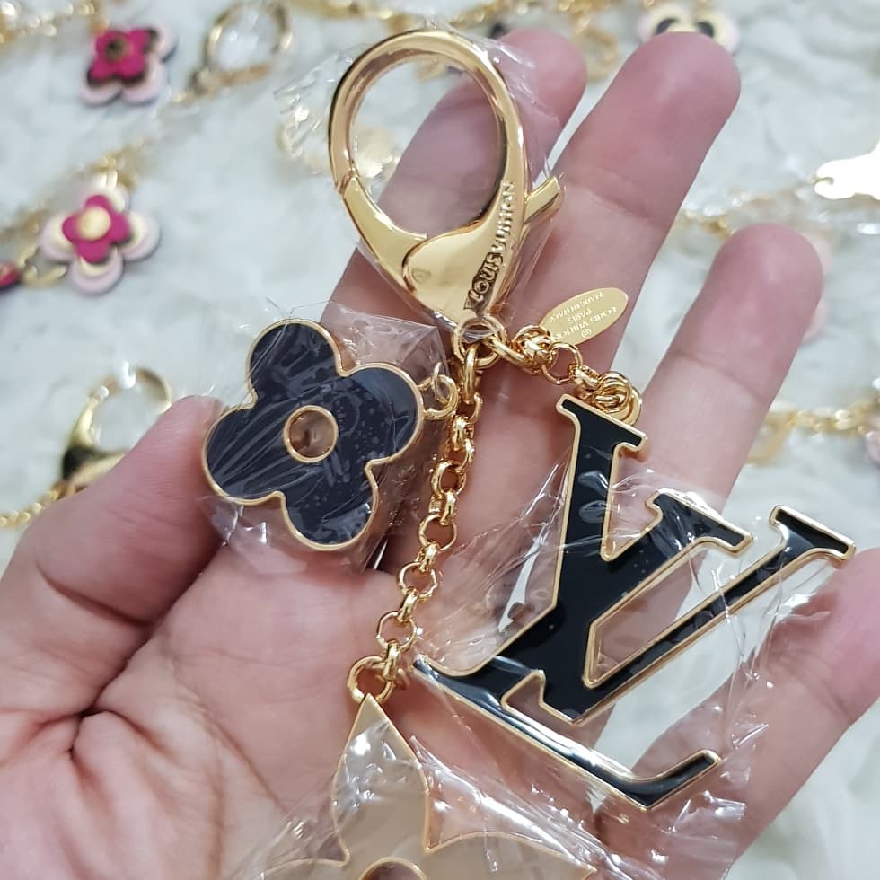 *L.V* monogramm flower bagcharm keyring